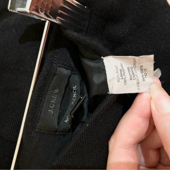 J.crew no.2 pencil black pencil skirt. 100% wool skirt. model 02676. size 8 - Picture 4 of 5